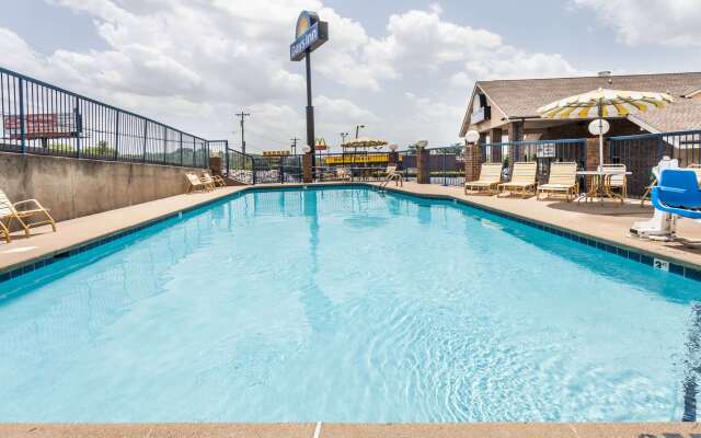 Days Inn by Wyndham Nashville North/Opryland Area