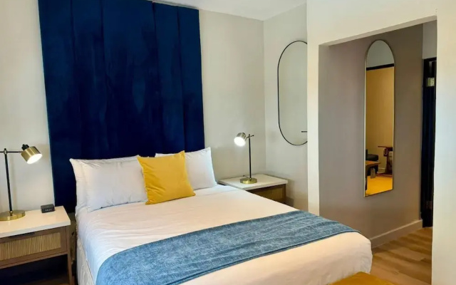 Metro Art Hotel