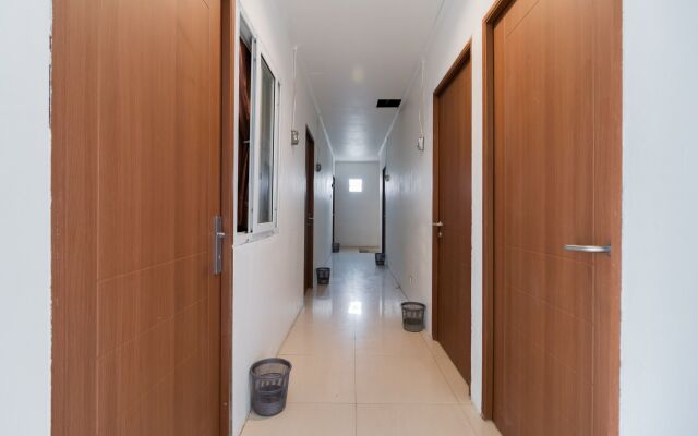 RedDoorz @ Tondano Benhil