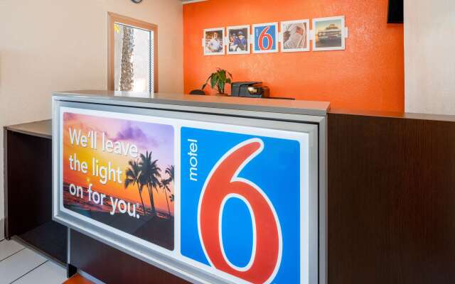 Motel 6 Santa Barbara, CA - State Street