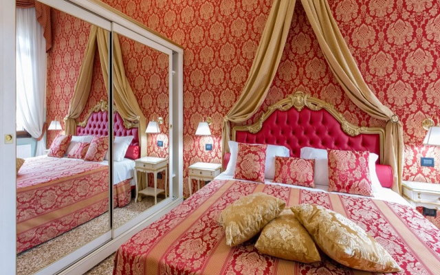 Friendly Venice Suites