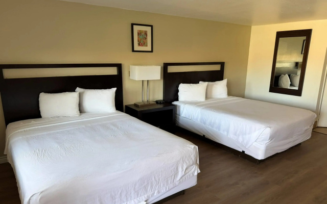 Travelodge by Wyndham Hemet CA