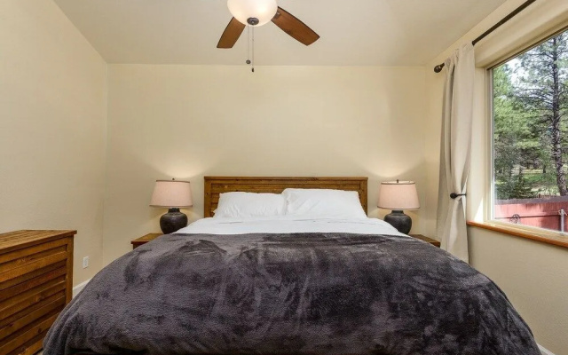 Ponderosa Retreat 4 Bedroom Home by Redawning