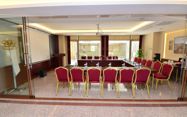 Golden Siyav Hotel