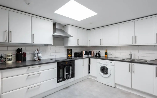 Platinum House in Camden 9956