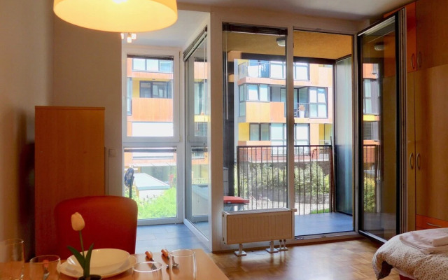 Sunny and Lively Apartment in City, Free Parking
