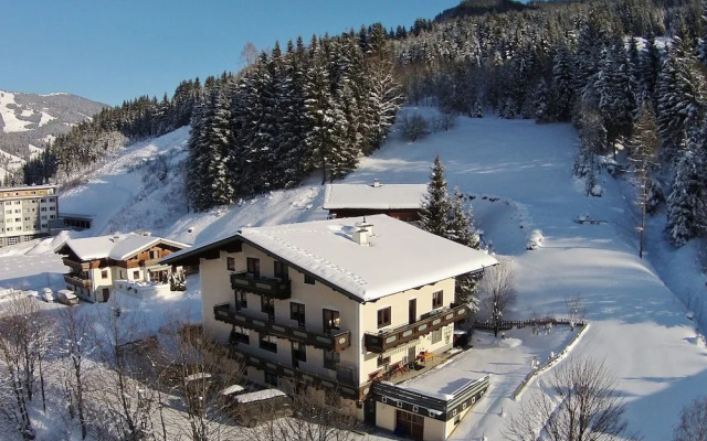 Spacious Apartment in Saalbach-hinterglemm With Balcony