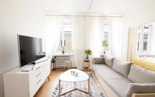 2ndhomes Cozy & Modern Top Floor Home