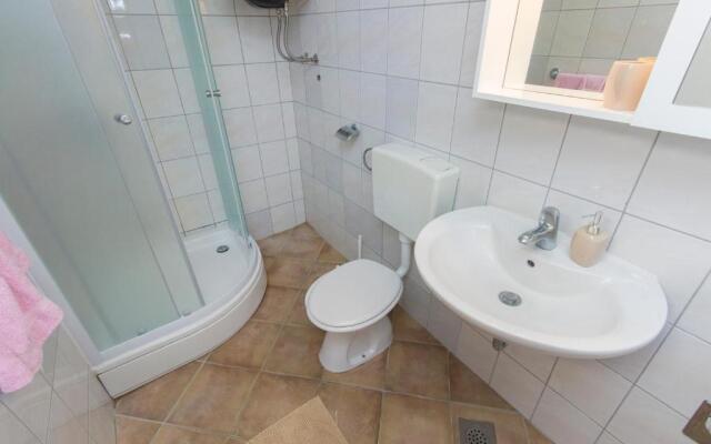 Bulat Sea View Apartments