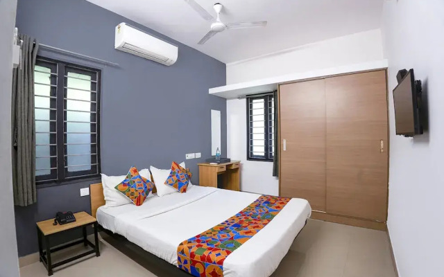 Oyo 24052 Flagship Covelong Residency