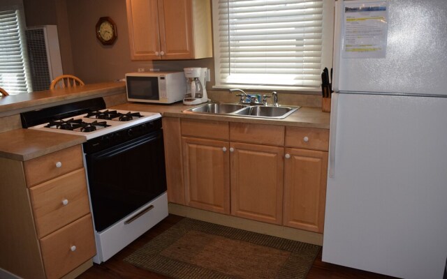 343 Hinds 2 Bedroom Cabin by Redawning