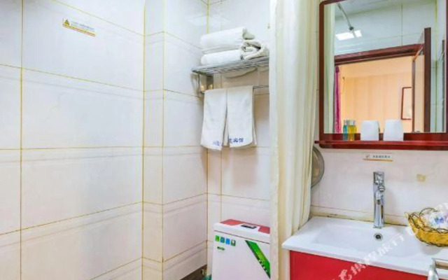 Super 8 Hotel (Wudaokou subway station, Beijing)