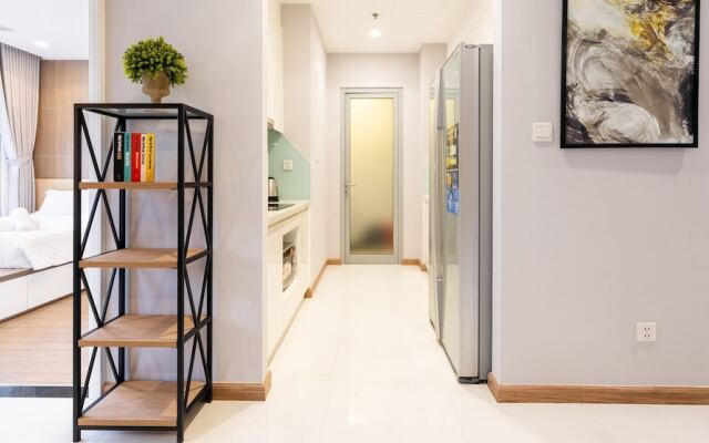 Lyshing Apartment in Vinhomes Luxury Landmark