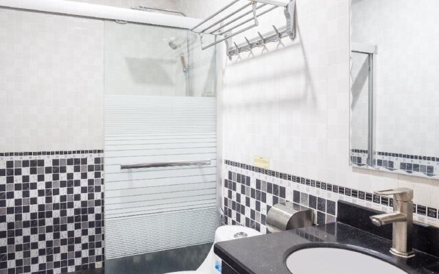 OYO 138 White Palace Hotel