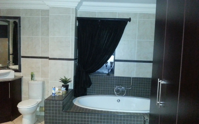 Casa Flora Guesthouse