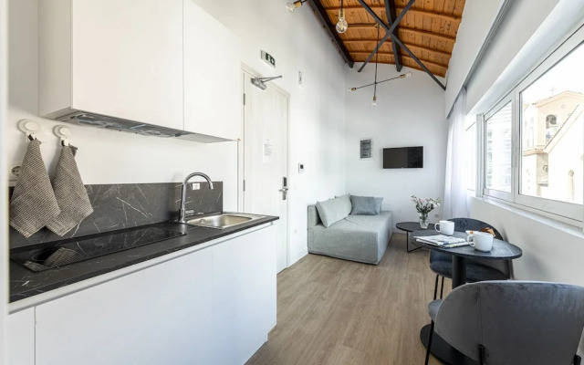 Phaedrus Living Modern Kriel Suites 301