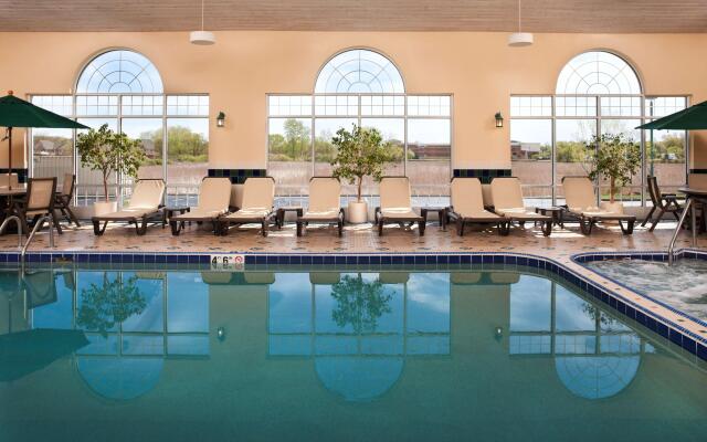 Country Inn & Suites by Radisson, Milwaukee West (Brookfield), WI