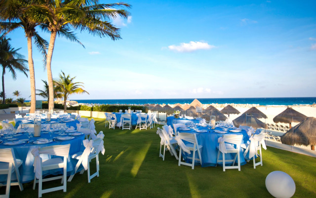 Krystal Grand Cancun