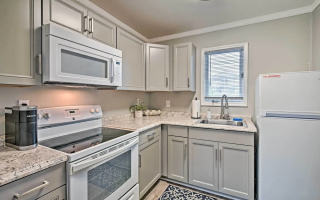 Couples Retreat w/ Balcony in Surfside Beach!