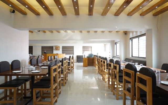 OYO 24432 Yash Residency