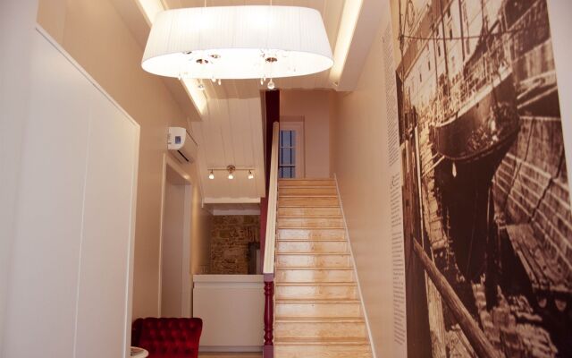 Lisbon Arsenal Suites