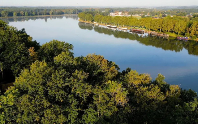 Bungalow With Pool Access
