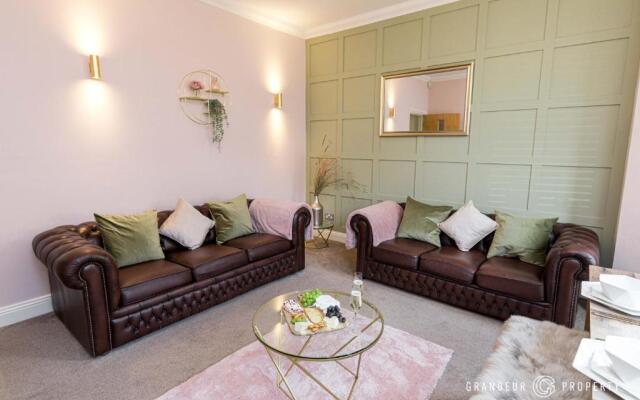 Elegant 2bed Apt- Bmouth Beach Front with Parking