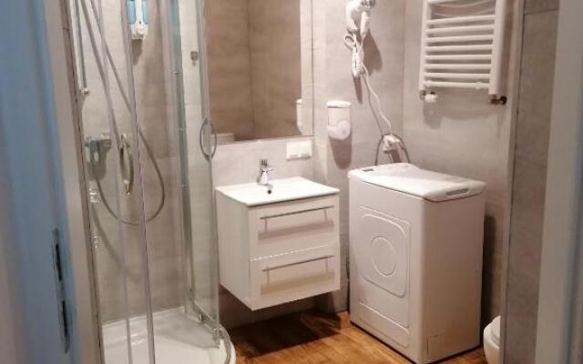 Hostel Tulip - Pokój 1 ze wspólną łazienką i kuchnią