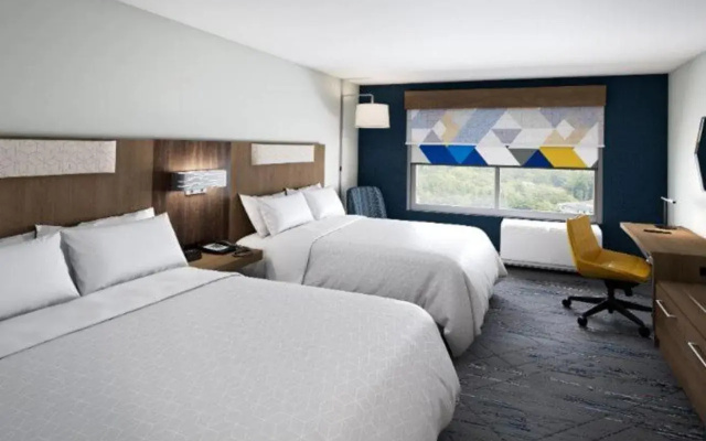 Holiday Inn Express & Suites Hawaiian Gardens