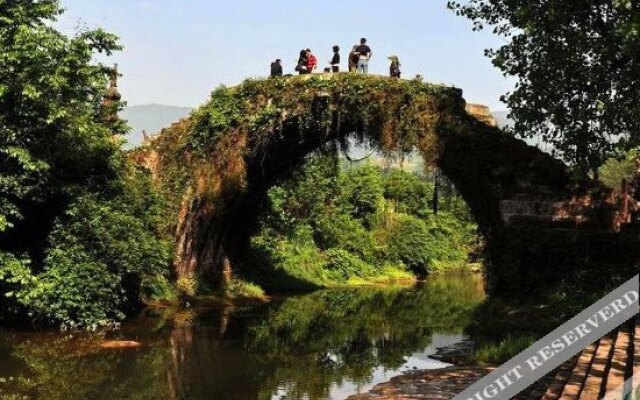 Ya'an Shangli River Inn
