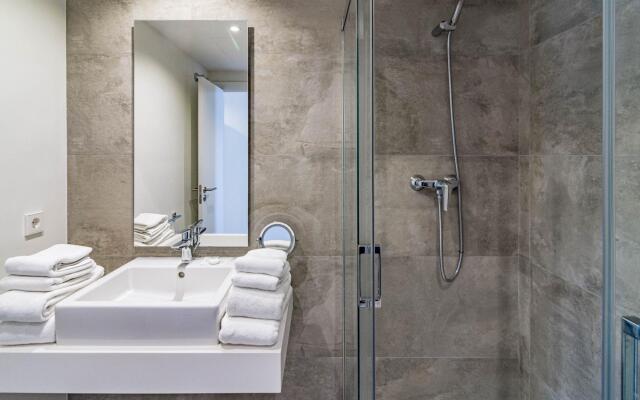 INF4.5P- modern 3 bed city apartment next to beach