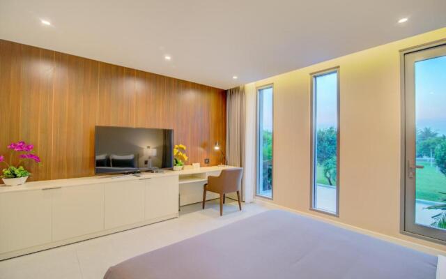 Five Stars 5 Bedrooms And 1 Movie Room Beachfront