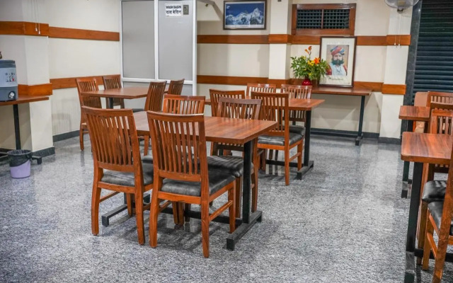 OYO 11602 Ville Parle