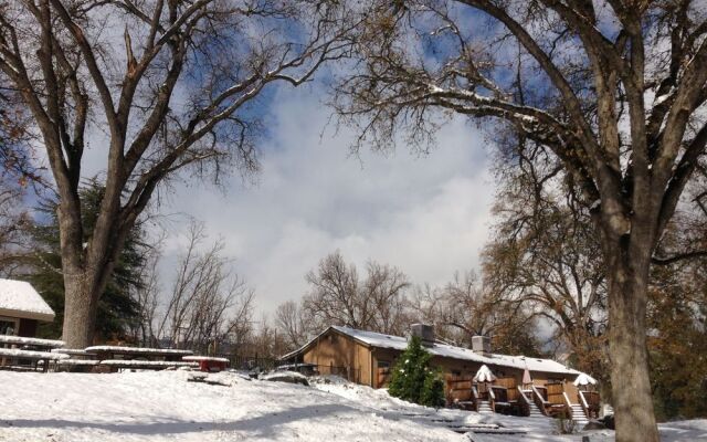 Queen's Inn By the River