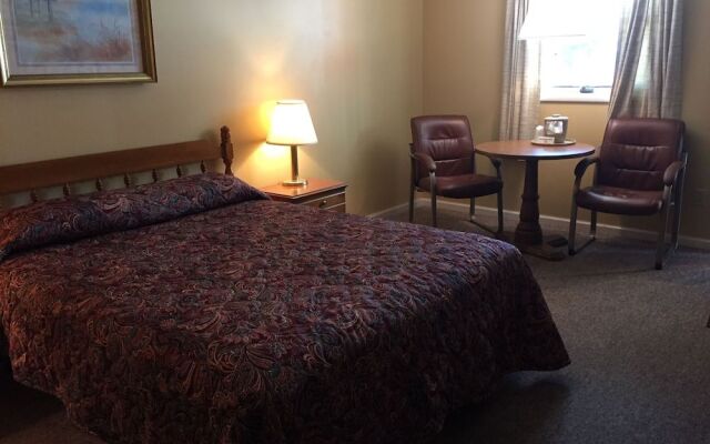 Colonial Hotel-Motel