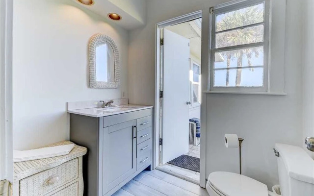 The Cali House - Four Bedroom Home