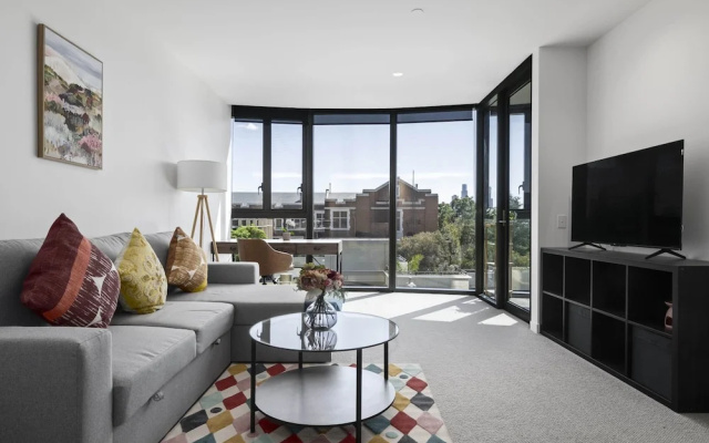 Bright South Yarra Flat With Balcony – Balcony – Melbourne