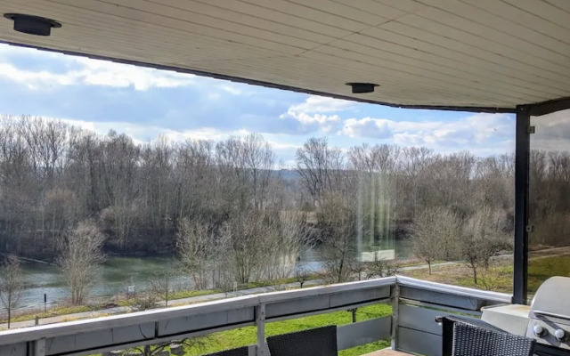 Apartmenthaus am Rhein