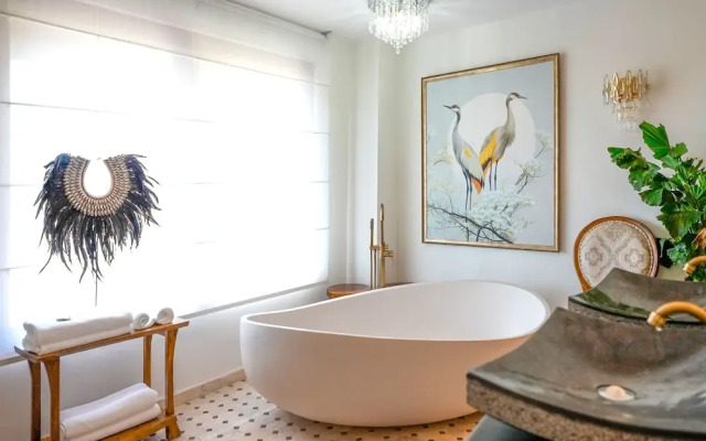 Luxurious Arakana Villa with Pool