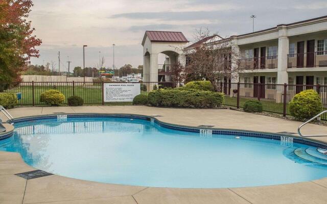 Days Inn by Wyndham Austintown