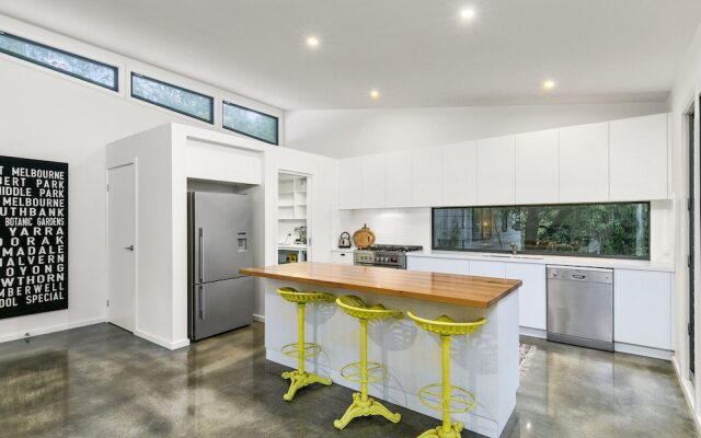 Hidden Escape Free Wifi & Foxtel Surfside PET Friendly