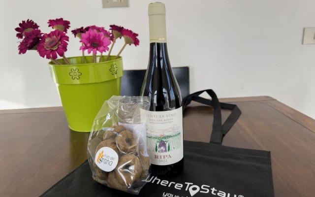 St. John Basilica Lovely Tower Apartment