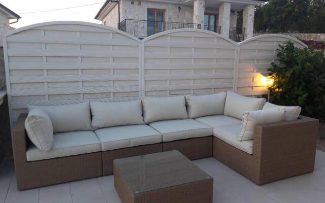 Lurda in Linardići with 4 bedrooms and 2 bathrooms