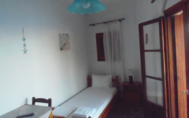 Studios Milos Skopelos-Where the Sea Meets the Sky