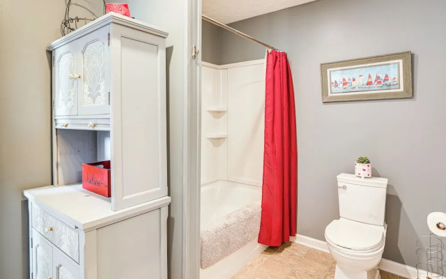 Tennessee River Retreat: Multi-level Deck & Views