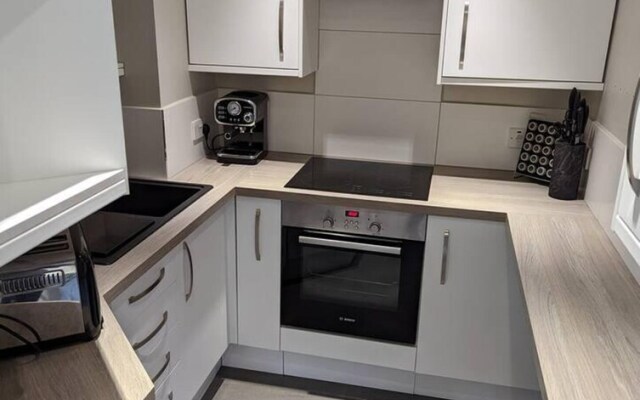 Captivating 1-bed Apartment in Bath With Parking