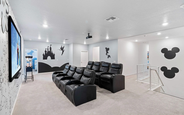 Upstay - 31-guest Home w Pool-hot Tub-cinema-games