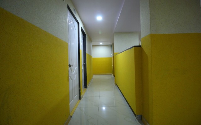 OYO 8692 Hotel Vibrant Regency