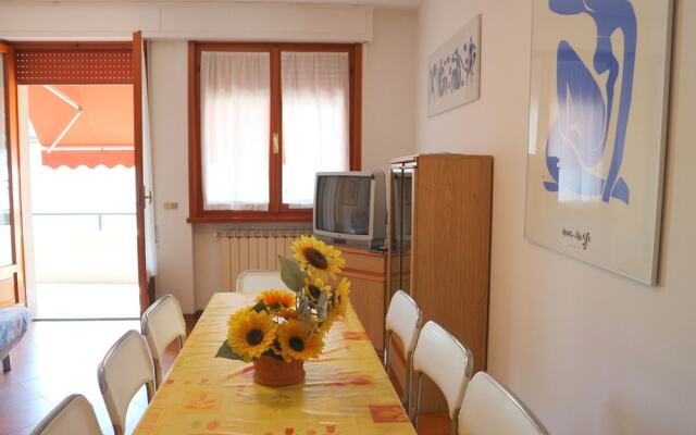 Cozy Appartment In Marina Di Massa Just 500M From The Sea And From The Beach