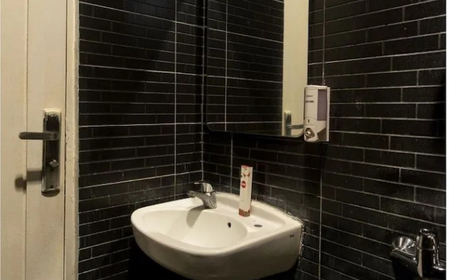 Wisma Sudirman By OYO Rooms